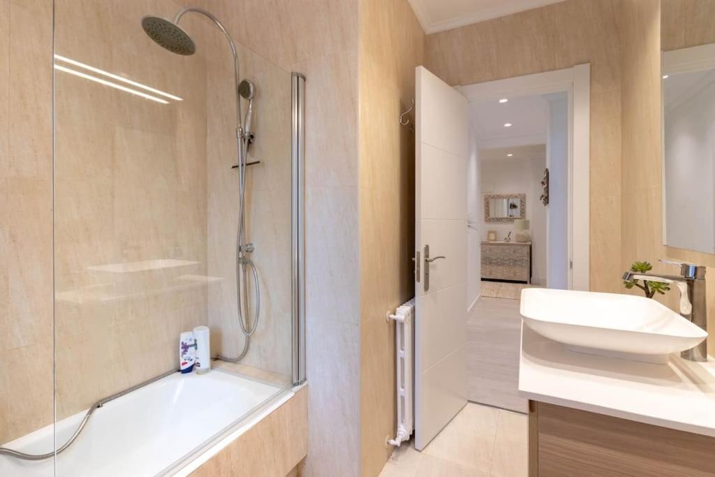 Apartamento Luxury Centro Bilbao Garaje エクステリア 写真